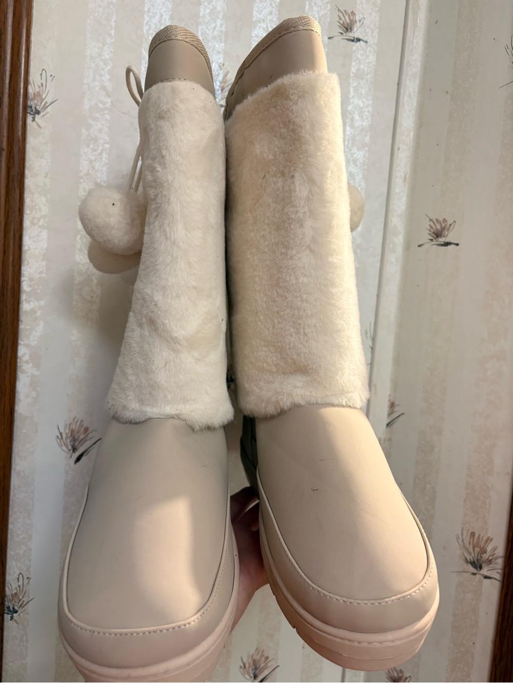Women’s Cream Fleece boots